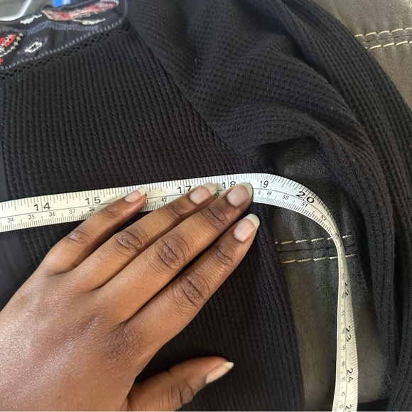 ALCHEMY THREAD Floral Embroidered Waffle Knit Tunic Top Size Medium NWT Casual - Picture 9 of 10